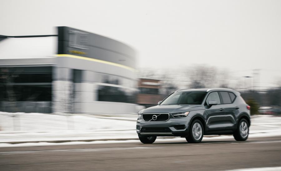  Volvo XC40 T4 Momentum 2018 года  (NA) (фото 17 из 36)